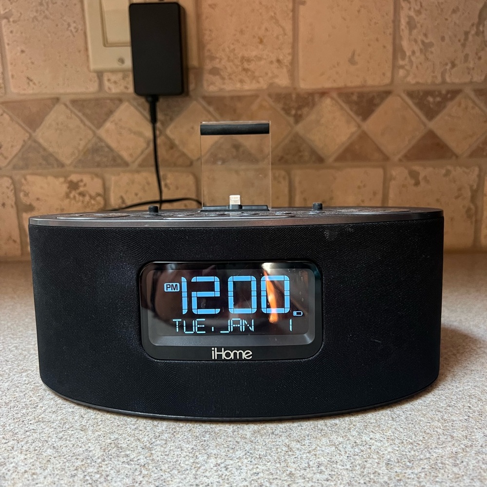 iHome Black Alarm Clock Radio